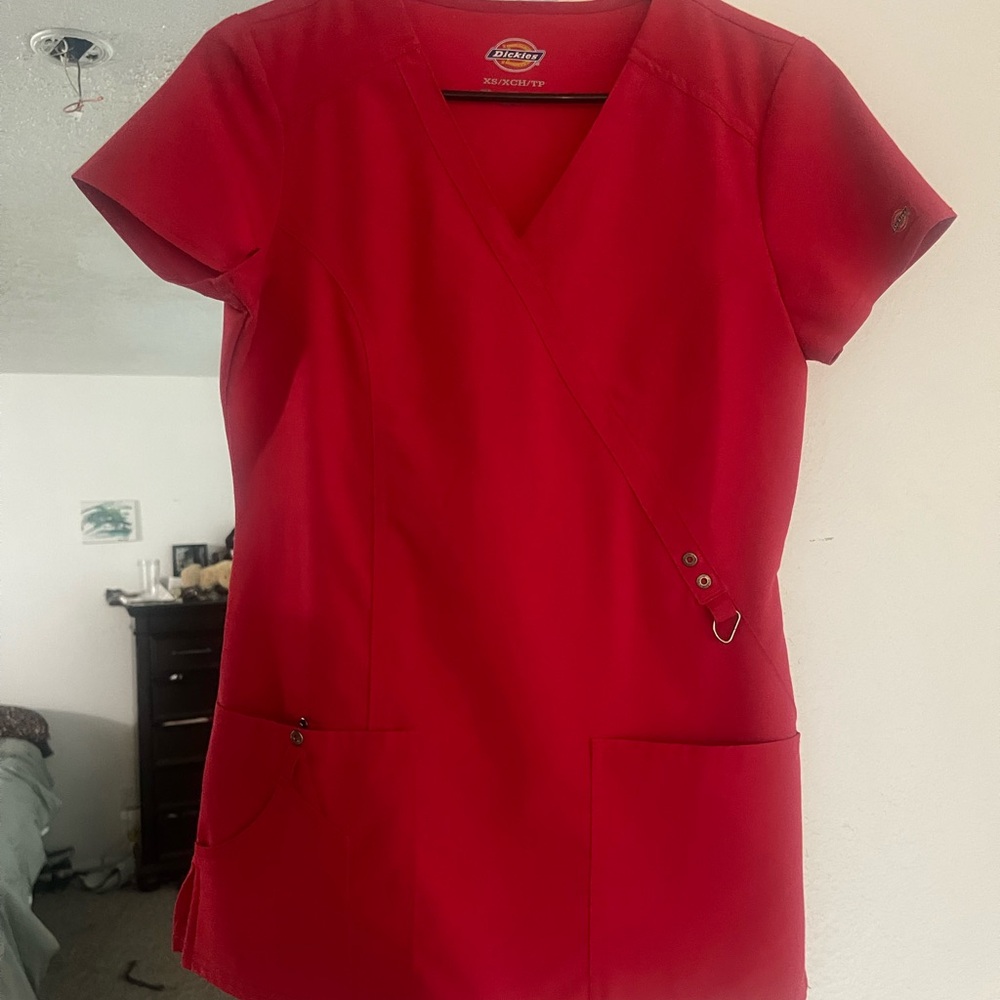 10 dickie scrub tops xs